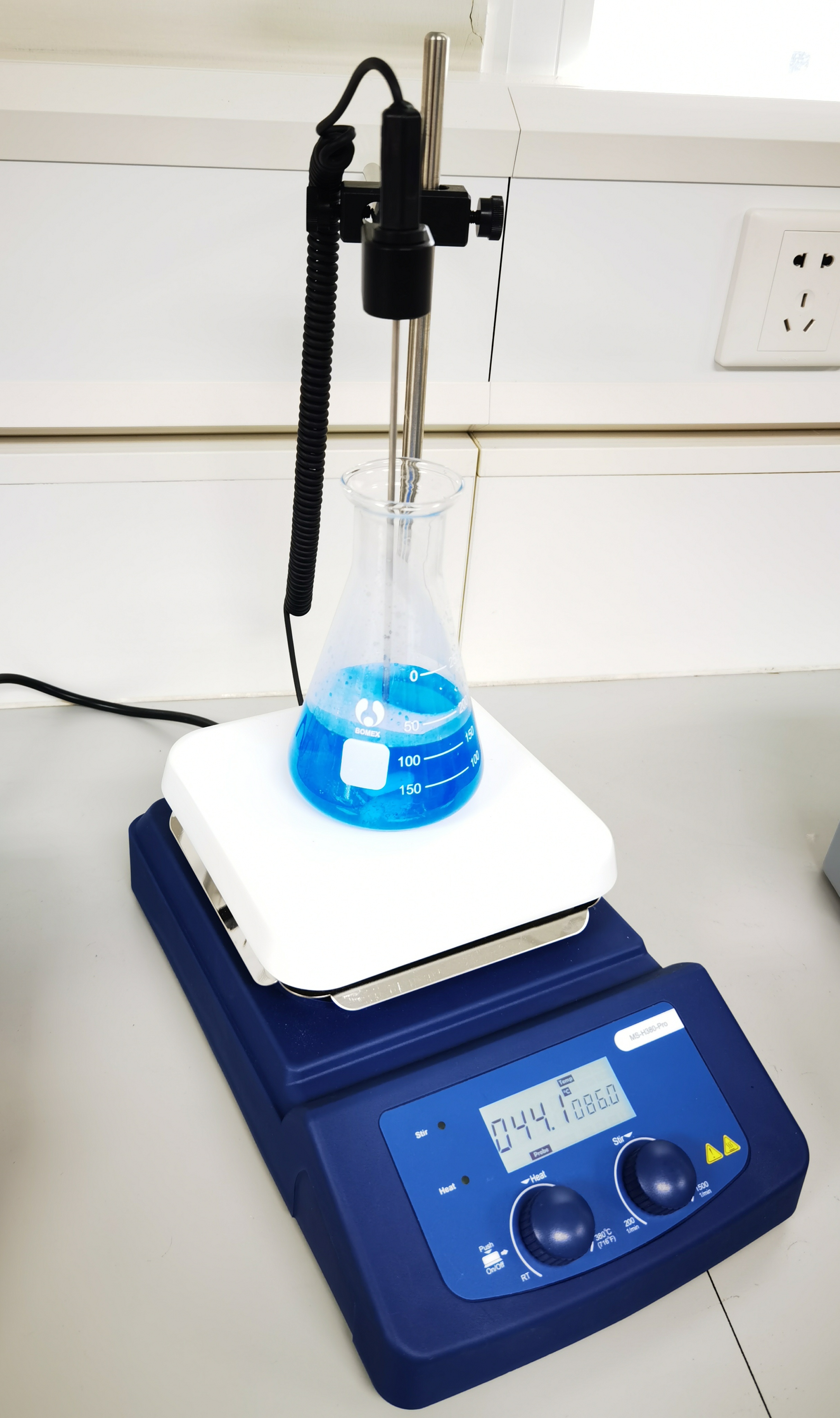Estribos de plataformas calientes magnéticas Vistirador de vaso LCD Laboratorio de química digital gran agitador magnético