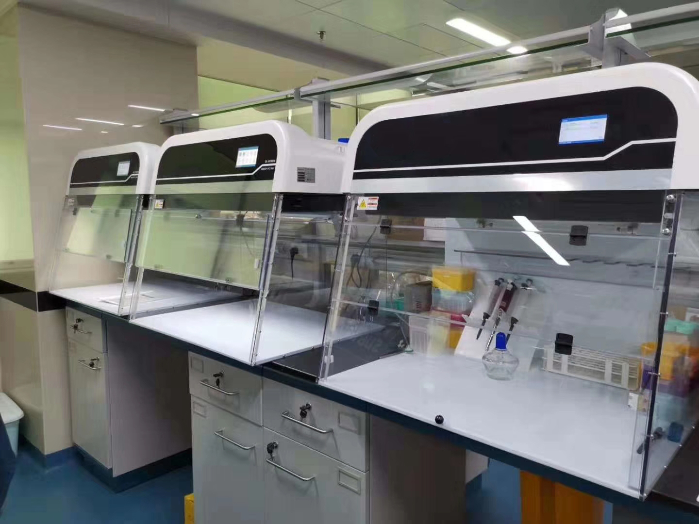 Gabinetes de PCR flujo laminar Tipo de operador único